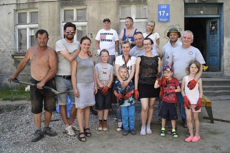 `Drużyna zmian` z domów przy ul. Strajku Dokerów 17 A i 18 A