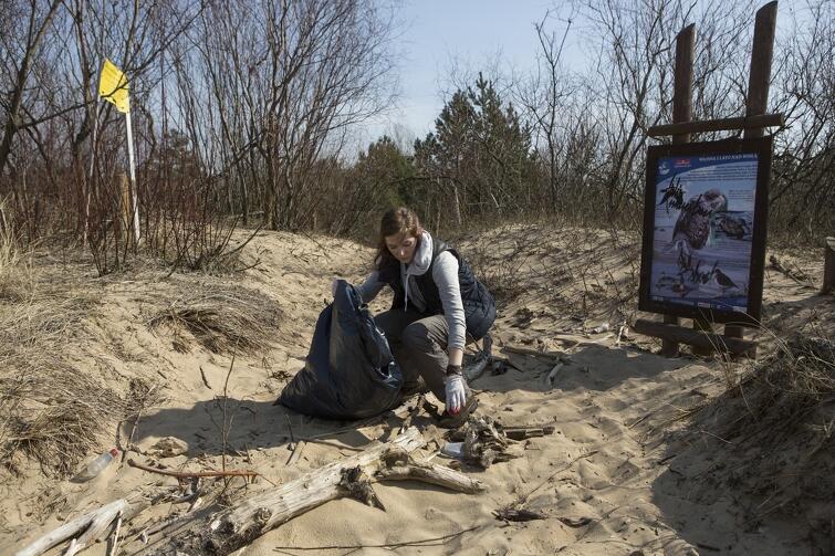 17 i 18 lipca Greenpeace Polska organizuje na gdańskiej plaży wielkie sprzątanie. Warto dołączyć do akcji. W programie także strefa rodzinna z warsztatami