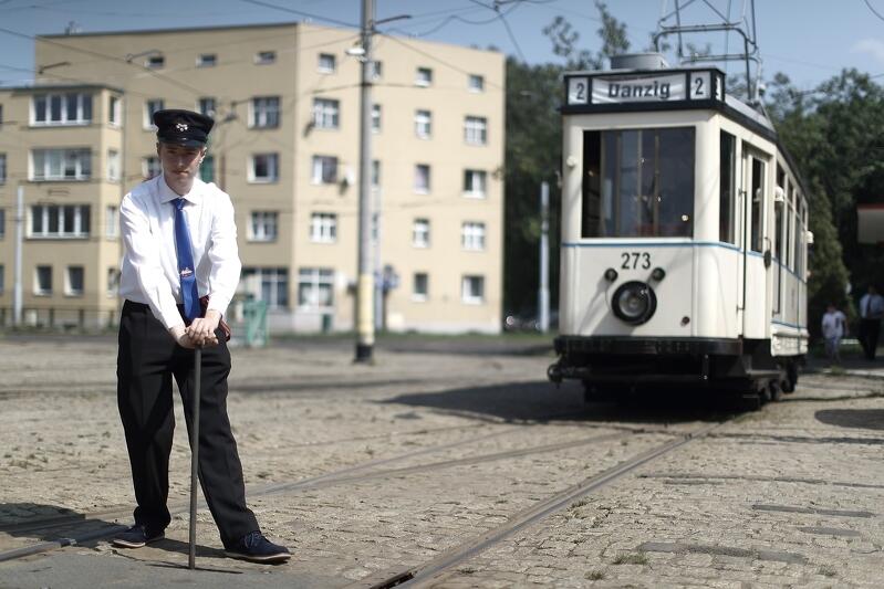 Zajezdnia tramwajowa w Nowym Porcie. Cezary Kamiński, gdański miłośnik starych i nowych pojazdów komunikacji zbiorowej, wiceprezes Pomorskiego Stowarzyszenia Sympatyków Komunikacji Miejskiej