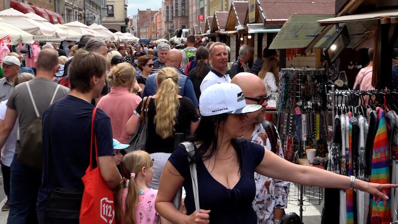 Krążenie po jarmarku, w tłumie ludzie, może zmęczyć. Gdy tak się stanie, warto skorzystać ze stref relaksu