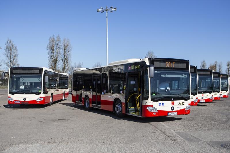 Pojazdy komunikacji miejskiej w Gdańsku w piątek kursują według sobotnich rozkładów jazdy