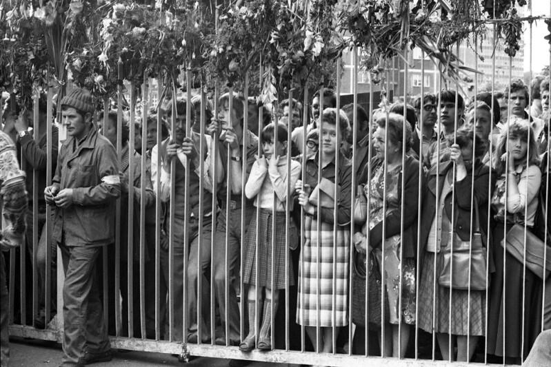 Przez pierwsze dni nikt nie zdawał sobie do końca sprawy, jak wielka jest w społeczeństwie potrzeba sprzeciwu przeciwko rządom PRL. Strajk w Stoczni Gdańskiej okazał się iskrą, podłożoną pod beczkę prochu 