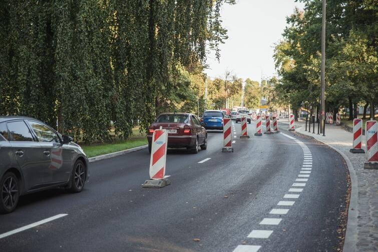 Obecnie dla ruchu udostępniona jest część jezdni Traktu Konnego