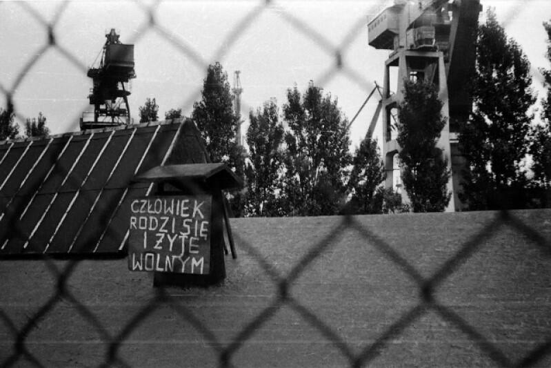 W tych dniach cała Polska aż rwała się do wolności. Wkrótce po rejestracji, do Solidarności zapisało się 10 milionów osób, w tym milion dotychczasowych członków PZPR 