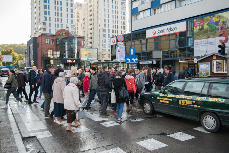 Przejście dla pieszych na skrzyżowaniu al. Grunwaldzkiej i ul. Jaśkowa Dolina w Górnym Wrzeszczu