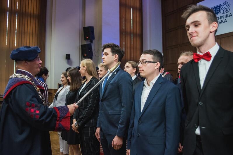 Zaszczytu immatrykulacji przez samego rektora dostępują tylko najlepsi nowo przyjęci studenci