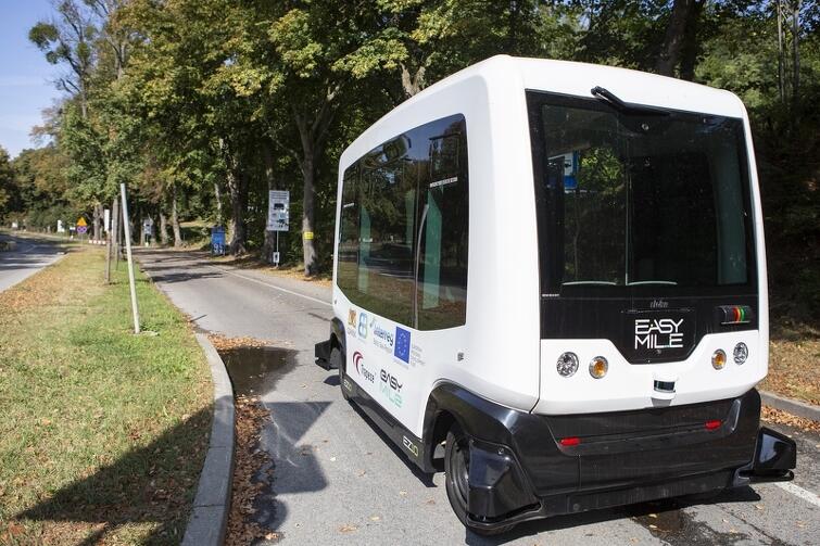 Kursy autonomicznym busem przedłużone do 4 października.