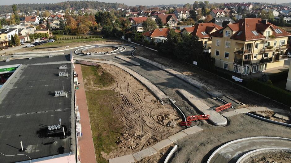Na ulicach Koziorożca i Zeusa trwa budowa instalacji wodociągowej, kanalizacji deszczowej oraz instalacji gazowej