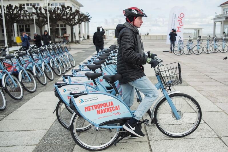 System Roweru Metropolitalnego MEVO ruszył w marcu br. i szybko zdobył popularność wśród mieszkańców czternastu gmin. Z winy dotychczasowego operatora systemu zarząd Obszaru Metropolitalnego Gdańsk-Gdynia-Sopot rozwiązał umowę. Co dalej?