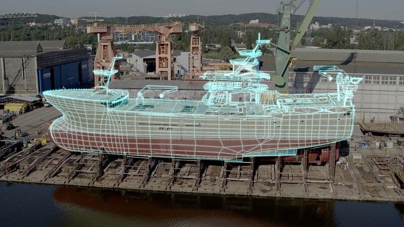 Statek na pochylni stoczni Remontowa Shipbuilding S.A., graniczącej z terenami dawnej Stoczni Gdańskiej