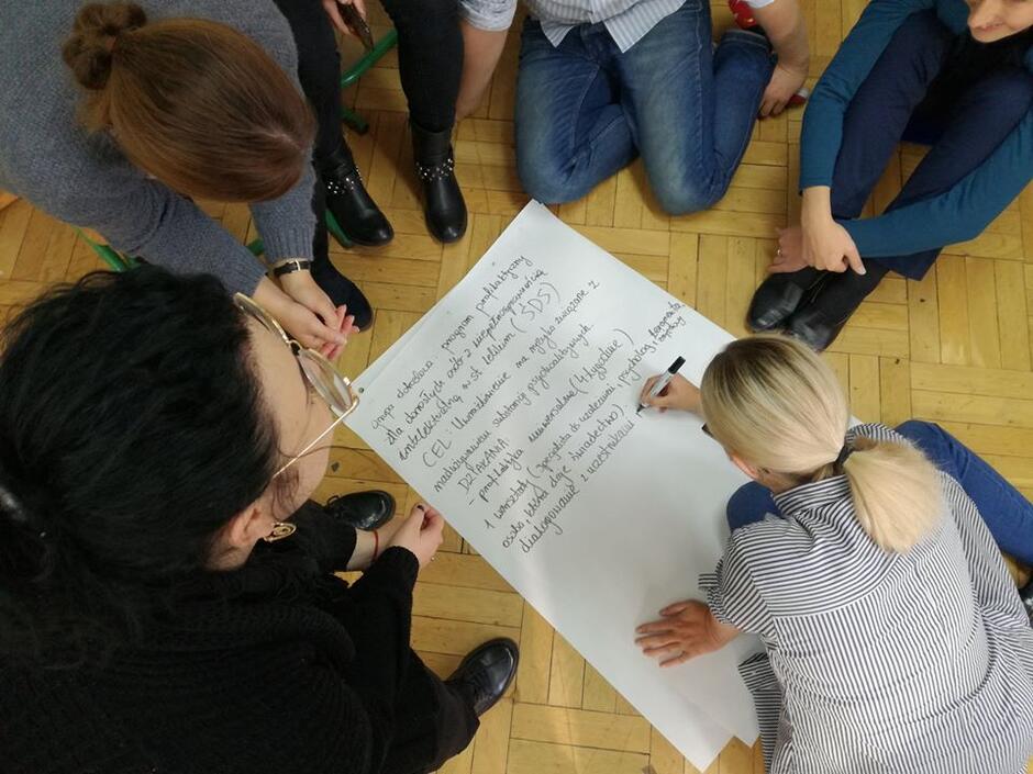 Aplikacja Wsparcie w Gdańsku odpowiada na potrzeby osób z trudnościami psychicznymi, ale także instytucji. Przenosi istotne informacje i możliwośc kontaktu w przestrzeń cyfrową, a także skraca dostęp do usług wsparcia.