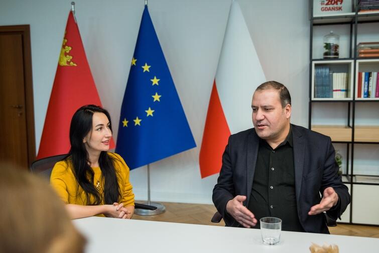Khairullo Mirsaidov o zmianie zawodu: - W mojej 18-letniej praktyce dziennikarskiej kilka razy o tym pomyślałem, ale zawsze powstrzymywała mnie myśl, że jeśli każdy tak zrobi, to w Tadżykistanie nic się nie zmieni