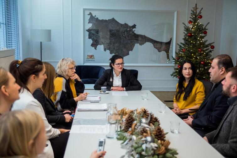 Prezydent Gdańska, Aleksandra Dulkiewicz interesowała się sytuacją polityczną Tadżykistanu, pytała gościa m.in. o wolne media