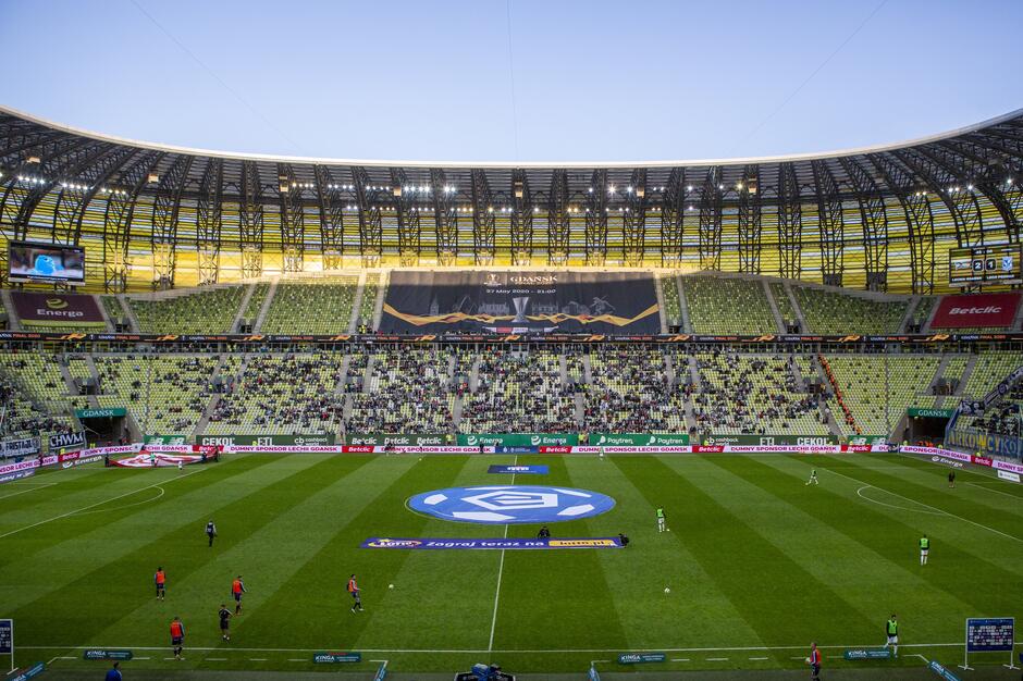 14 września 2019 roku, w przerwie meczu Lechia Gdańsk - Lech Poznań, zgromadzeni na stadionie kibice mogli zobaczyć gigantyczny baner z oficjalną grafiką finału Ligi Europy 2020