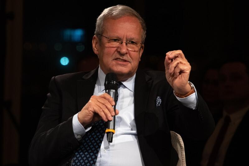 Henryka Bochniarz, doktor nauk ekonomicznych, minister przemysłu i handlu w rządzie Jana Krzysztofa Bieleckiego w 1991 r. W latach 1999 - 2019 pełniła funkcję założonej przez siebie Konfederacji Lewiatan, obecnie jest przewodniczącą Rady Głównej. Zasiada w BusinessEurope - największej w UE organizacji pracodawców. W latach 2006 - 2014 była prezesem Boeinga na Europę Środkową. Współtwórczyni Kongresu Kobiet.