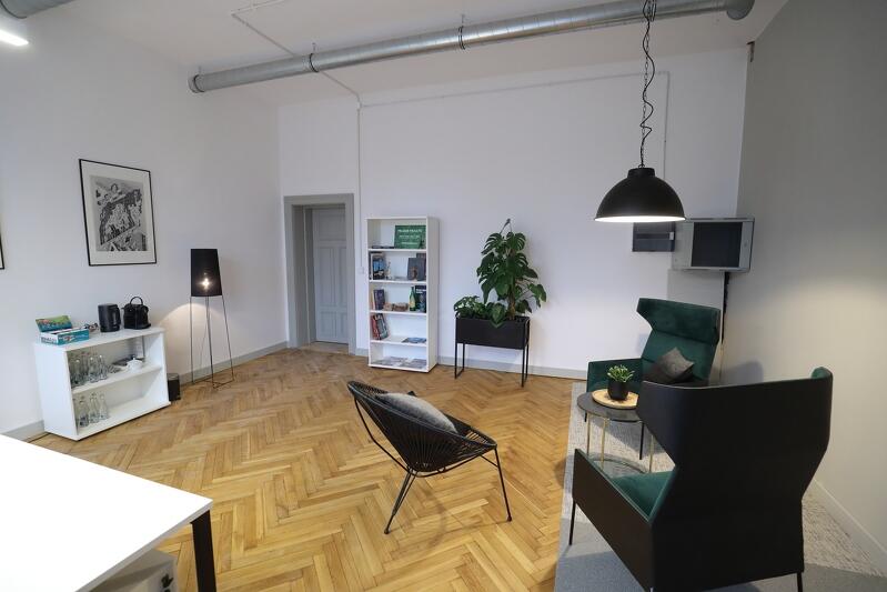 Zaaranżowany `show room` w rewitalizowanym budynku Dyrekcji Stoczni Gdańskiej - tak może wyglądać tutejsze biuro
