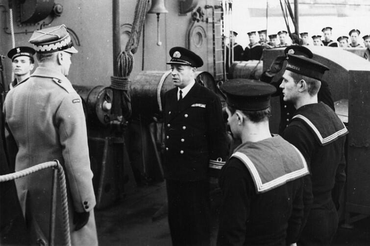 Kmdr Eugeniusz Pławski i gen. Władysław Sikorski na pokładzie ORP Piorun
