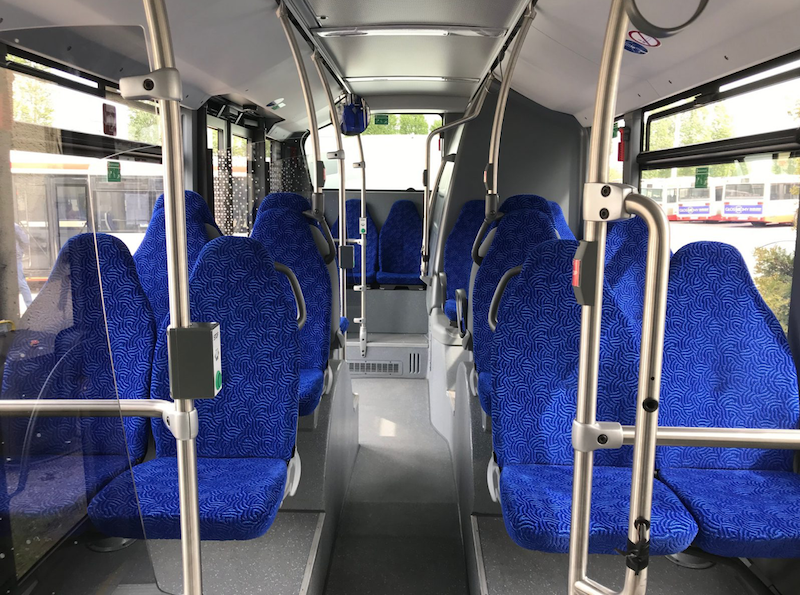 Elektryczny autobus ma 12 m. długości, ładowarki usb, systemy bezpieczeństwa, komfortowy system klimatyzacji. Przy intensywnym użytkowaniu w ruchu miejskim, na jednym ładowaniu jest w stanie przejechać około 140 km