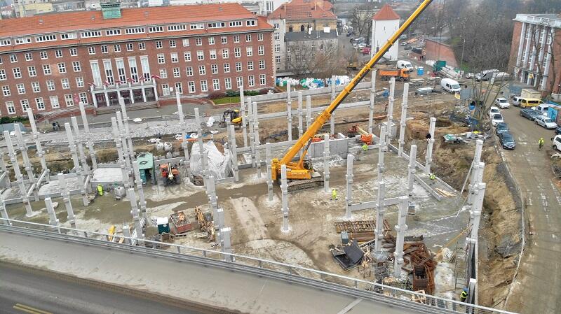 Parking kubaturowy na ponad 380 pojazdów powstaje przy Wiadukcie Biskupia Górka