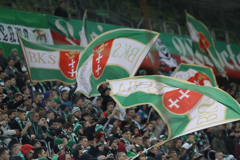 Mecz w Lubinie obserwowało niewiele ponad 2 tys. widzów. Lechia zremisowała z Zagłębiem 4:4, piłkarzy i kibiców biało-zielonych czekają wielkie emocje w Gdańsku: najpierw mecz ćwierćfinału Pucharu Polski a potem derby Trójmiasta