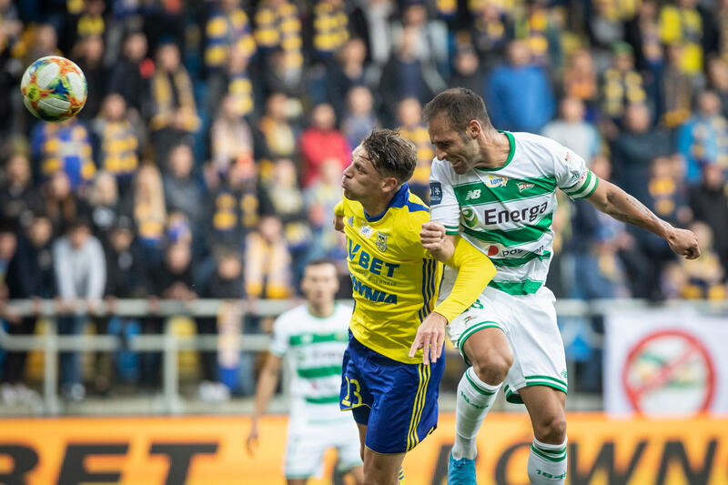 W październiku 2019 roku derby odbyły się w Gdyni. Na zdjęciu Flavio Paixao i Luka Marić