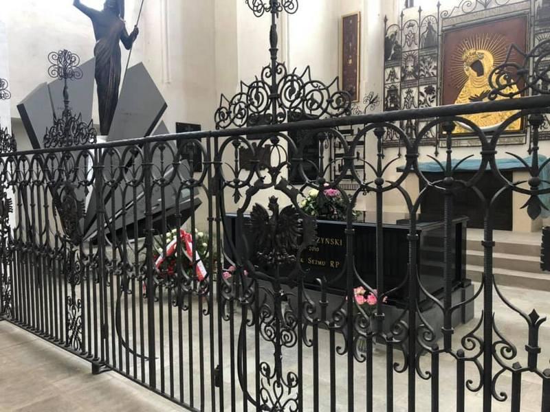 Modlitwa w intencji ofiar katastrofy smoleńskiej będzie miała miejsce w Bazylice Mariackiej przy grobie śp. Macieja Płażyńskiego i Pomniku Smoleńskim