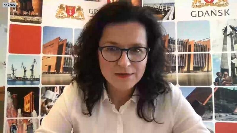 Prezydent Dulkiewicz podczas czatu odpowiada na pytania mieszkańców Gdańska