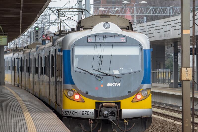 Eugeniusz Manikowski, zastępca dyrektora Departamentu Infrastruktury UMWP: – Dla mieszkańców Trójmiasta, którzy kończą pracę w późno nocnych godzinach, zdecydowaliśmy się uruchomić nocny skład Szybkiej Kolei Miejskiej łączący Gdańsk z Wejherowem