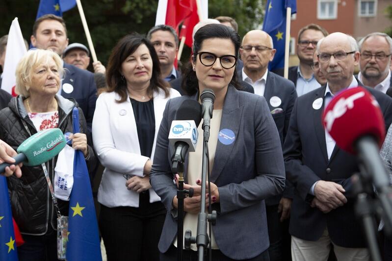 Na placu Kobzdeja w Gdańsku odbyła się konferencja prasowa na zakończenie II tury kampanii wyborczej Rafała Trzaskowskiego na urząd Prezydenta Rzeczpospolitej Polskiej. Prezydent Gdańska Aleksandra Dulkiewicz udzieliła poparcia temu kandydatowi