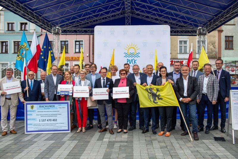 W piątek, 10 lipca, na rynku w Pucku odbyło się podsumowanie akcji #MetropoliaGłosuje. Udział w spotkaniu wzięli wójtowie, burmistrzowie, prezydenci i starostowie, którzy podsumowali działania profrekwencyjne w swoich miastach, gminach i powiatach, i zachęcali do głosowania 12 lipca