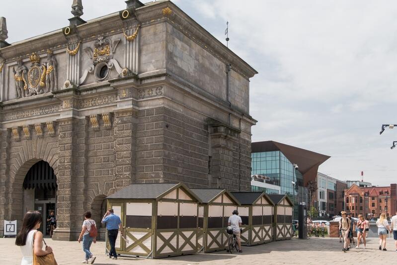 Miejsc, by bezpiecznie zjeść, będzie sporo. Na Targu Węglowym powstaje strefa food court. Tu znajdziemy też stoiska z produktami regionalnymi