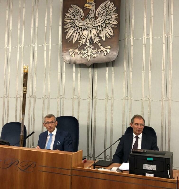 Po lewej - senator Krzysztof Kwiatkowski, który z uznaniem mówił o dotychczasowych osiągnięciach współpracy metropolitalnej samorządów na Pomorzu