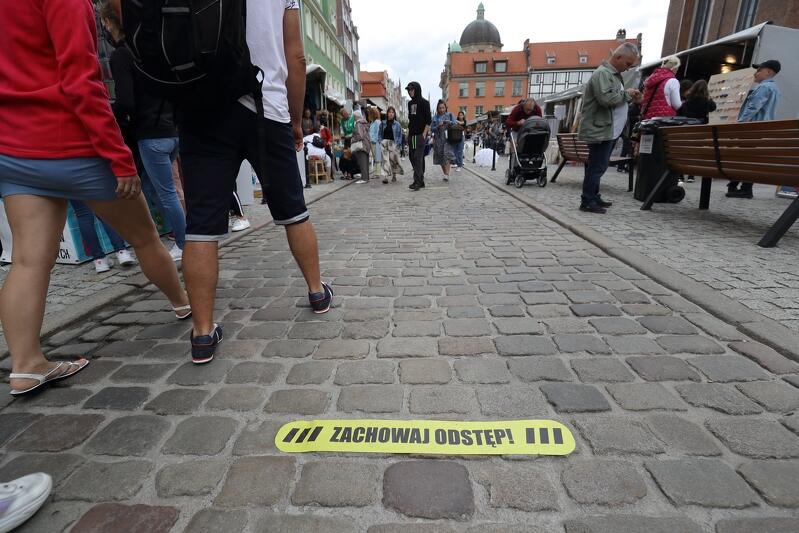 Po pierwsze: zachowaj odstęp! O zasadzie społecznego dystansu, ogromnie ważnej w dobie epidemii koronawirusa, przypominają organizatorzy Jarmarku św. Dominika