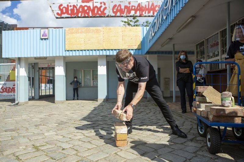 Jacek Jancelewicz rozpoczyna wspólną budowę symbolicznej ławeczki