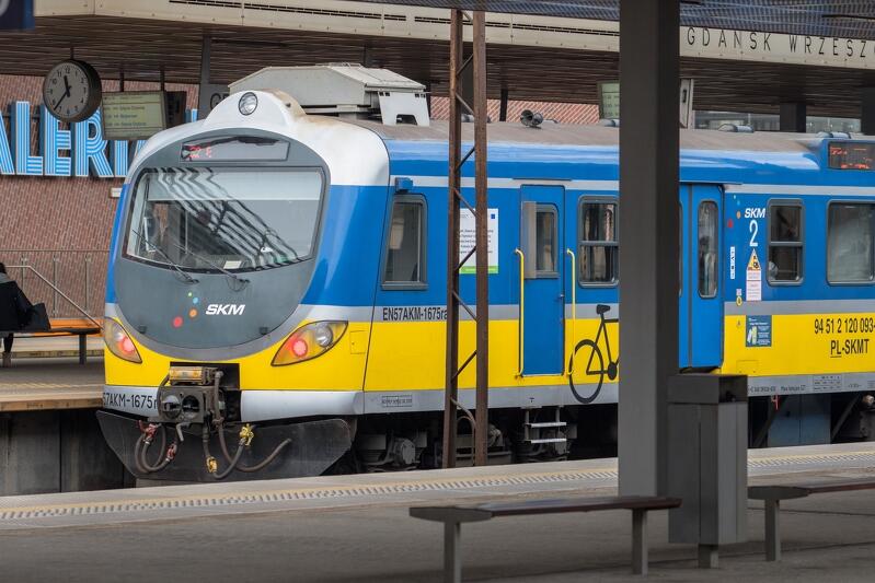 wagon SKM na peronie