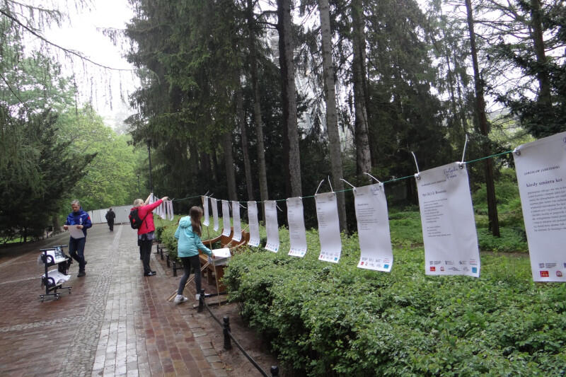 Jednym z punktów programu wydarzenia jest „Pranie Poetyckie” - inicjatywa, podczas której na sznurkach wzdłuż ścieżek wiodących do Pałacu Opatów zawiśnie nawet kilkaset wierszy