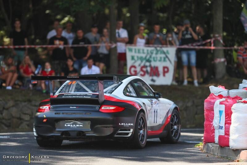 Sopocki wyścig oglądają co roku setki, a nawet tysiące osób. Prócz kibiców sportów samochodowych przychodzą miłośnicy fotografii, takie zawody są świetną okazją do zrobienia efektownych zdjęć