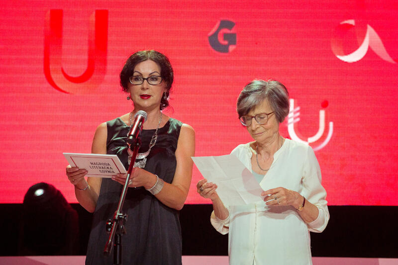 Filozofka i publicystka Agata Bielik-Robson (na zdjęciu z lewej) będzie gościem drugiej odsłony cyklu „Bezradność filozofa”. Wspólnie z Tomaszem Stawiszyńskim i Piotrem Augustyniakiem rozmawiać będą o zemście i sprawiedliwości