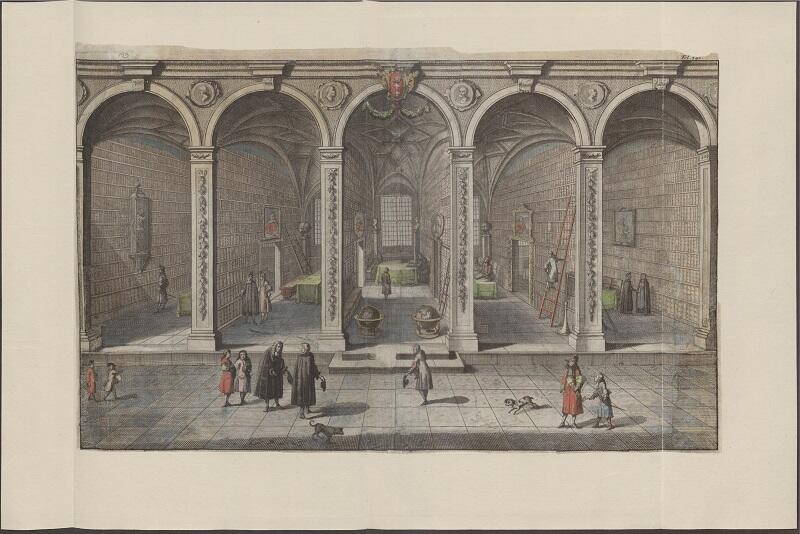 grafika przedstawia małe postaci w XVII wiecznych strojach w wysokim pomieszczeniu biblioteki