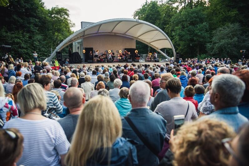 Letnie koncerty w Parku Oruńskim cieszą się dużą popularnością wśród mieszkańców