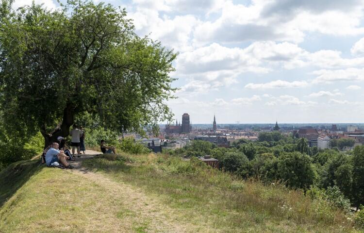 Z Góry Gradowej rozciąga się widok na przepiękną panoramę Gdańska. Warto przyjść tu każdej porze dnia 