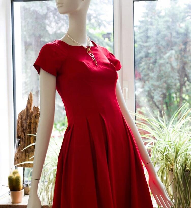 Sukienka od Katarzyny Bondy, rozmiar S, cena wywoławcza 150 zł