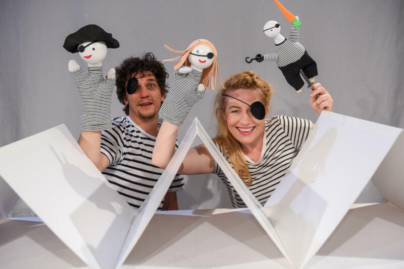 Spektaklem „Piraci dobrej roboty”, na podstawie książki Joanny Mueller, Teatr Miniatura rozpocznie cykl sierpniowych pokazów w ramach cyklu w oruńskim Amfiteatrze Orana