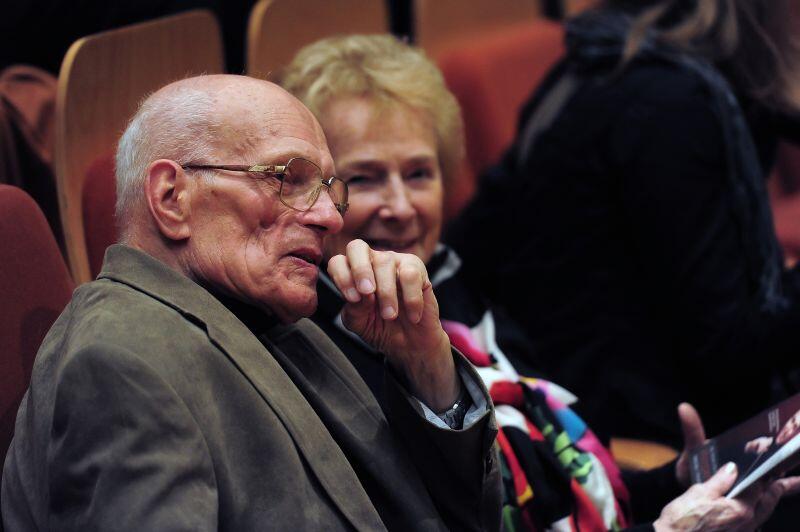 prof. Jerzy Krzyżanowski, obok żona Olga Krzyżanowska