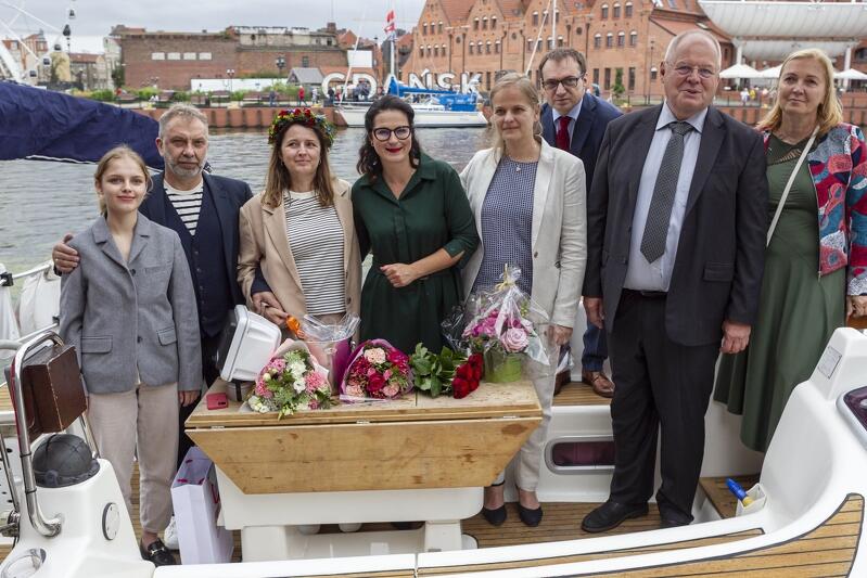 Ślub Piotra i Katarzyny Metz odbył się na pokładzie jachtu na Motławie. Ceremonię poprowadziła prezydent miasta Aleksadra Dulkiewicz