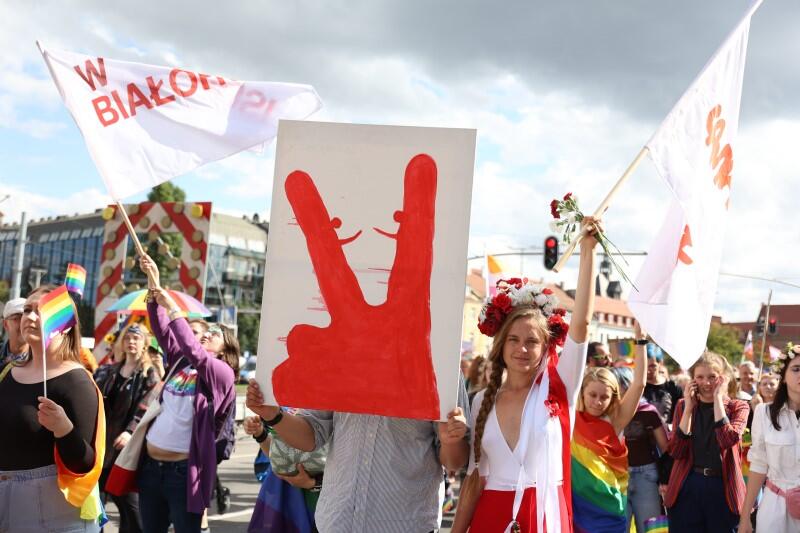 W gdańskim Marszu Równości uczestniczyły też działaczki białoruskiej opozycji demokratycznej. - Z każdego serca dziękuję każdej osobie w Polsce, która wspiera mniejszości - mówiła Jana Shostak (nz. po prawej, w wianku na głowie) 