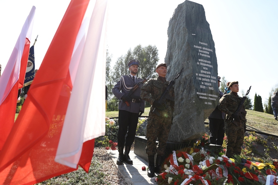 Obelisk upamiętniający tragiczne losy Polonii Gdańskiej, Kaszubów i Pomorzan