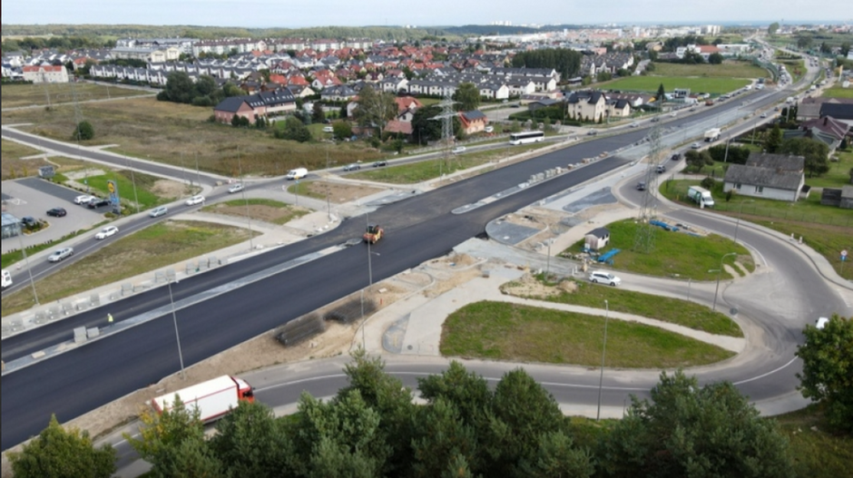 Rozbudowa ul. Kartuskiej prowadzona jest na odcinku o długości 1,2 km.