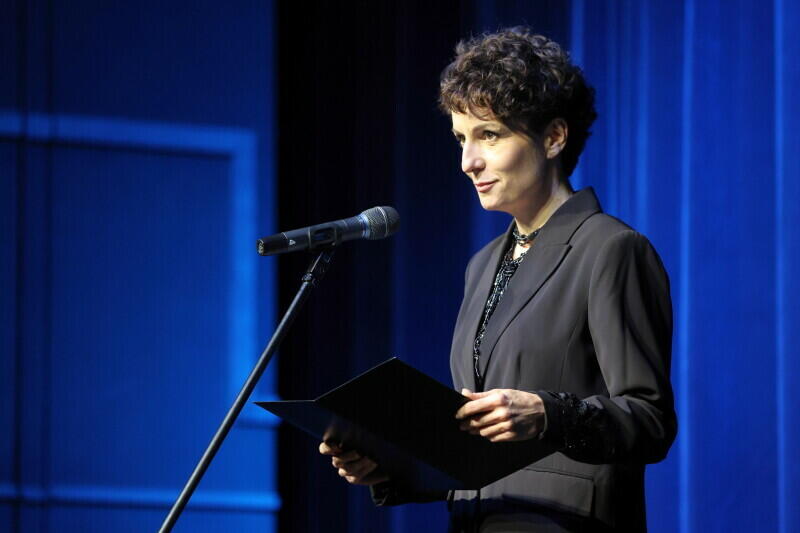 Agata Grenda, die neue Direktorin des Danziger Shakespeare-Theaters, sprach zur Eröffnung der Deutschen Woche.