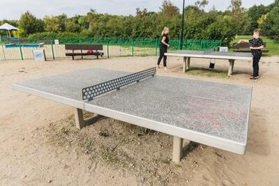 Rekreacja, czyli stoły do tenisa stołowego ...